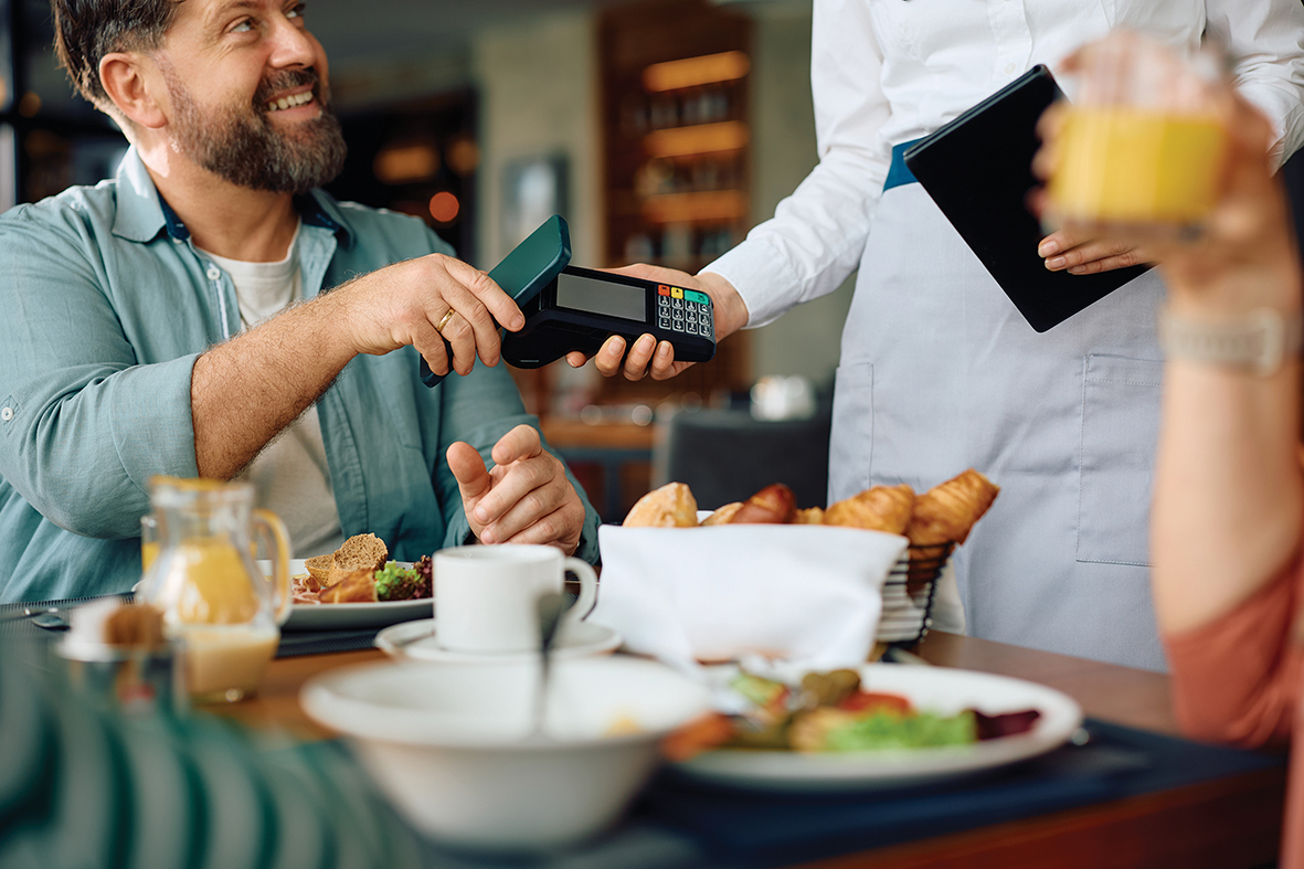 nga-hotelet,-qirate,-kafete-e-argetimi,-si-turistet-ndikuan-ne-54%-te-rritjes-se-cmimeve-ne-dhjetor