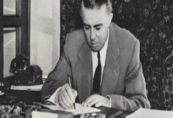 “shoku-rexh-berc-qe-prita-sot,-me-tha-se-djali-i-tij,-kirurg,-ishte-ngjitur-ne-nje-maje-mali-ne-groenlande,-ku-kishte-vene-librin-‘historia-e-pp.sh-se’…”/-zbulohet-ditari-i-enverit,-shtator-’73,-per-mikun-nga-anglia