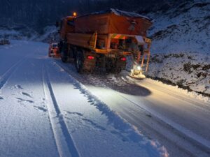 rinisin-reshjet-e-bores-ne-qarkun-e-kukesit/-pa-energji-disa-fshatra,-si-paraqitet-situata-me-rruget