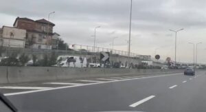 trafik-i-renduar-ne-unazen-e-madhe,-automjete-te-bllokuar-ne-radhe-kilometrike