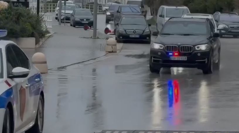 video/-investimet-ne-ishullin-e-sazanit,-dhendri-dhe-vajza-e-trump-mberrijne-ne-vlore-nen-masa-te-rrepta-sigurie