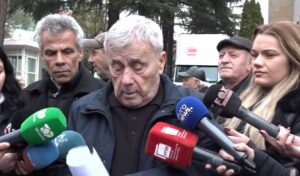 homazhet-per-“21-janarin”/-“pergjegjesia-s’duhet-te-harrohet!”,-xhaxhai-i-aleks-nikes:-s’kerkojme-hakmarrje,-por-drejtesi!