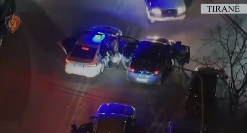 emrat/-do-te-shisnin-kalashnikove-ne-fresk-dhe-tufine!-cmontohet-grupi-i-trafikut-te-armeve,-tre-ne-pranga,-nje-ne-kerkim.-pamje-me-dron-nga-operacioni