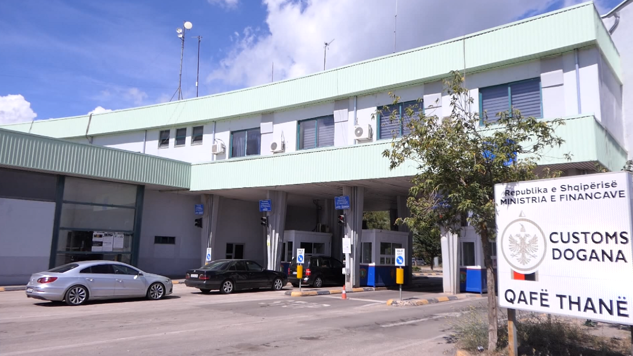 hapet-rruga-nga-pala-maqedonase,-nis-levizja-e-kamioneve-ne-qafe-thane