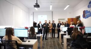 lagardere-travel-retail-investon-ne-krijimin-e-nje-laboratori-modern-informatike-ne-shkollen-“rexhe-deliu”,-rinas