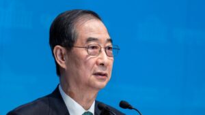 ish-kryeministri-i-korese-se-jugut,-han-deok-soo,-denohet-me-23-vite-burg-per-kryengritje