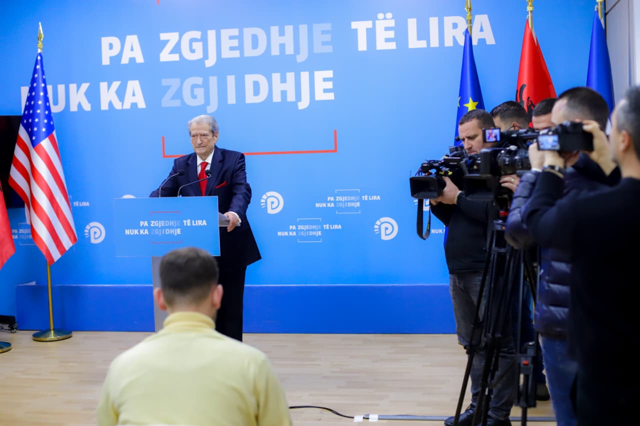 a-do-e-mbeshtese-pd-shqiperine-ne-bordin-e-paqes-se-trump?-berisha:-vleresojme-perpjekjen-per-paqe,-por…