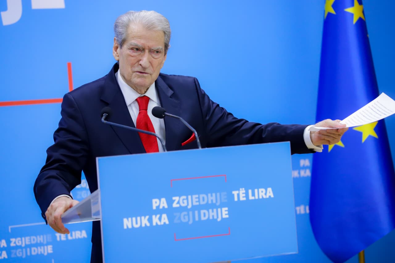 “garda-veproi-sipas-ligjit”/-berisha:-me-21-janar-2011-rama-i-solli-protestuesit-si-mish-per-top,-sot-derdh-lot-krokodili