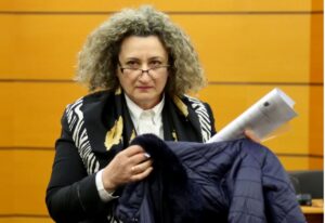 mberrin-ne-klgj-shkresa-per-irena-gjoken,-prokuroria-e-pergjithshme-perfundon-hetimet:-vendimi-i-gjykates-greke-eshte-autentik