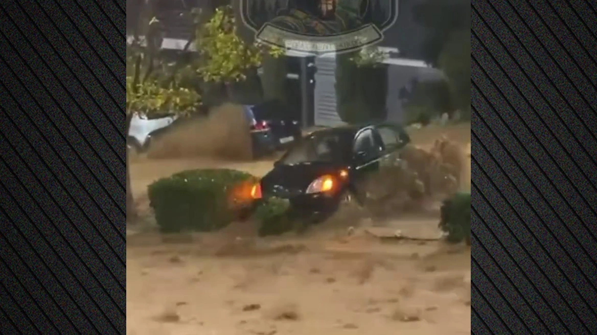 situata-apokaliptike-ne-greqi-nga-moti-i-keq/-humb-jeten-nje-grua,-u-perplas-nga-nje-makine-pasi-e-mori-para-rrjedha-e-ujit