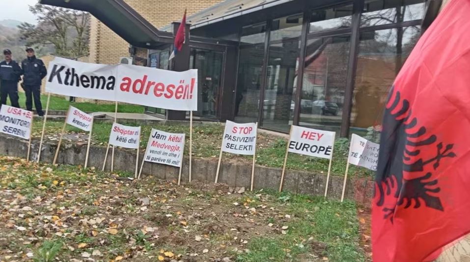 “kthema-adresen”/-ligjvenesit-amerikane-i-kerkojne-dash-it-te-shqyrtoje-pretendimet-per-diskriminim-ndaj-shqiptareve-ne-serbi