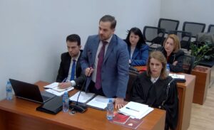 ankimimi-ne-kushtetuese-per-‘ballukun’/-“masat-e-sigurise-mund-te-vendosen-ndaj-kujtdo?”,-kryeministria:-ministri,-si-deputeti,-e-mbron-imuniteti!