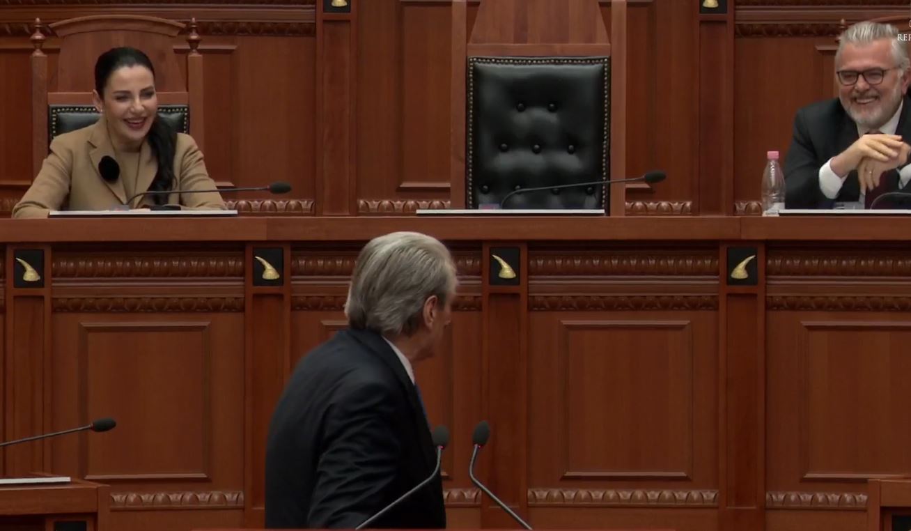 ne-kushtetuese-shqyrtohet-pezullimi-i-saj-nga-detyra,-balluku-plas-gazit-ne-kuvend!-cfare-tha-kreu-i-pd-qe-“argetoi”-zevendes-kryeministren