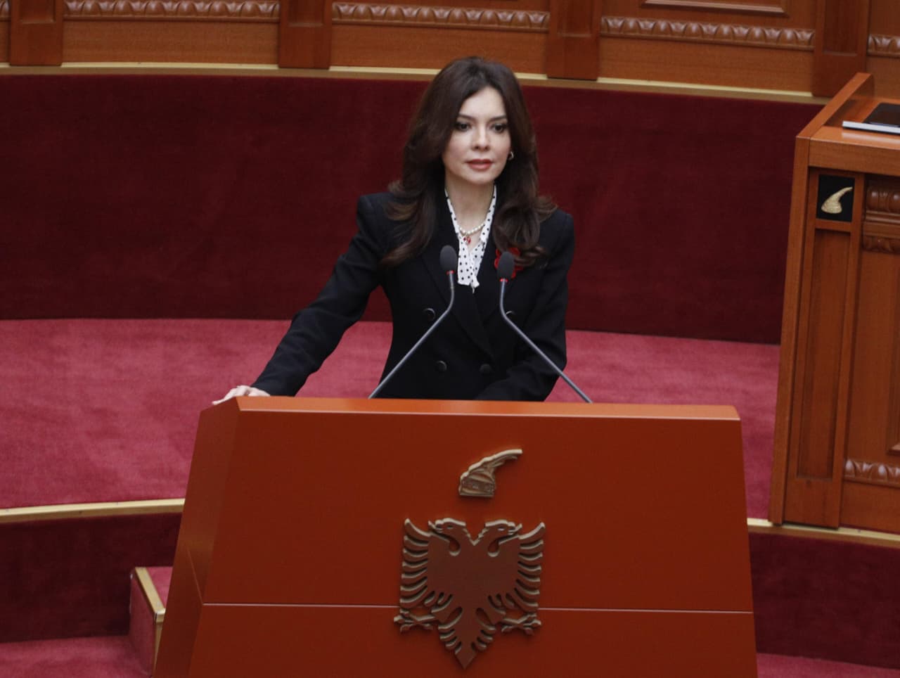 “vjosa-osmani-firmosi-ne-davos,-rama-ne-kuvend”,-spiropali-opozites:-kosova-dhe-shqiperia-nuk-konkurrojne,-plotesojne-njera-tjetren