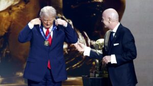 infantino-ne-davos,-takon-eliten-e-ekonomise.-trump-e-pershendet-si-“mbreti-i-futbollit”