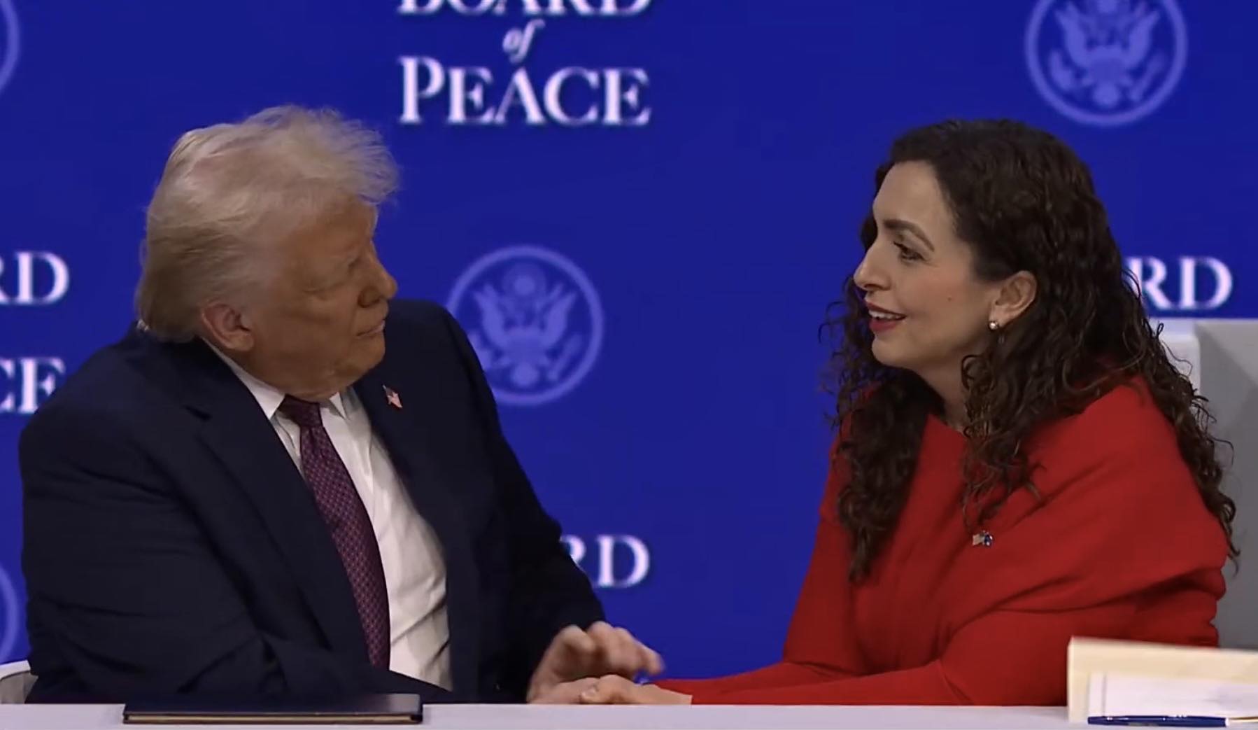 vjosa-osmani-ndan-foton-nga-takimi-me-donald-trump-ne-davos:-aleanca-me-ameriken-eshte-rruga-e-vetme