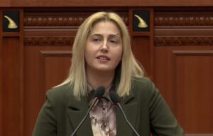 ina-zhupa-mazhorances:-shteti-shqiptar-ka-mbeshtetjen-e-shba-se,-por-qeveria-eshte-ne-listen-e-zeze-te-kufizimit-te-vizave