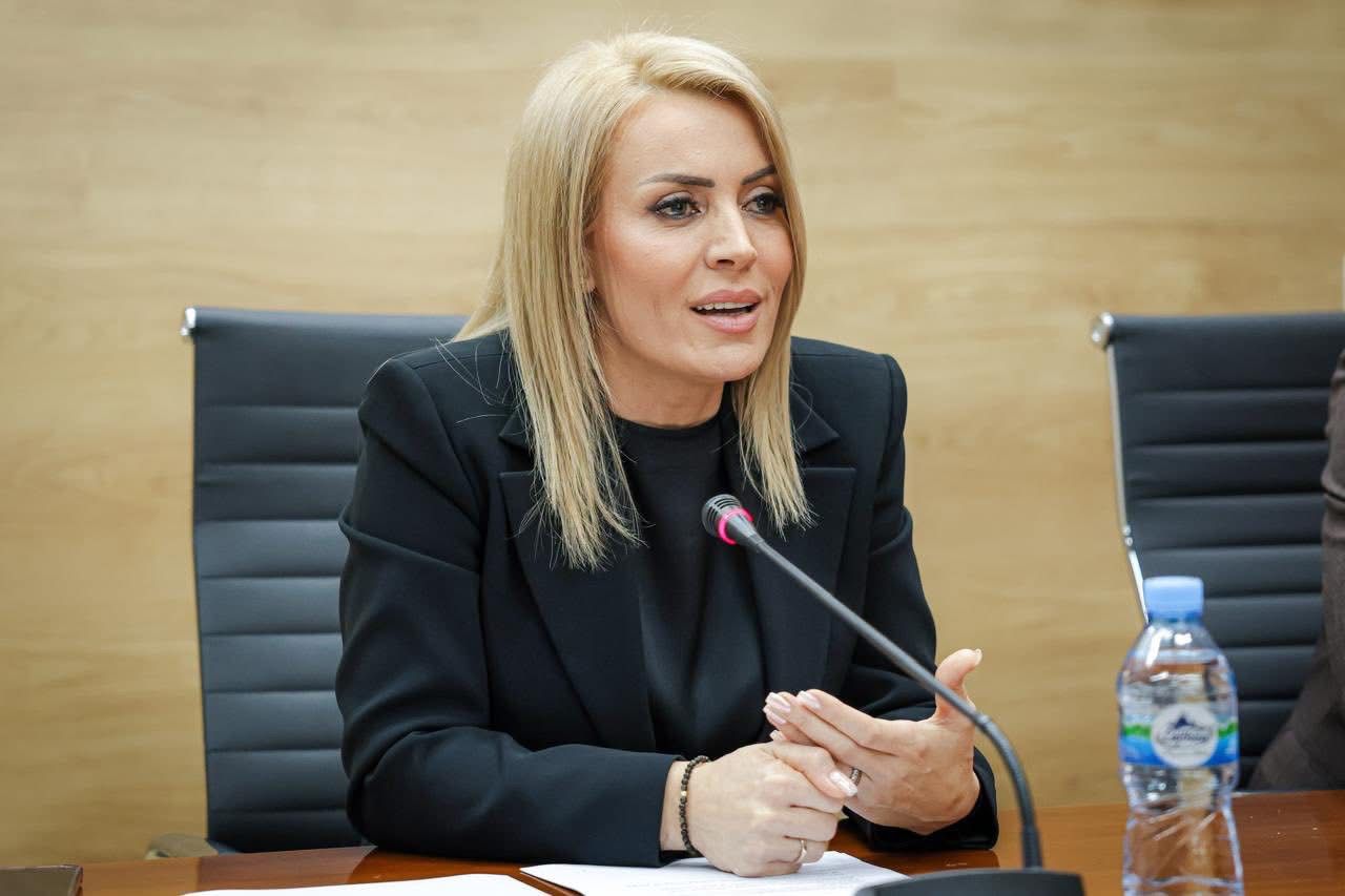 blerina-gjylameti-merr-zyrtarisht-detyren-si-drejtoreshe-e-aku,-prezantohet-nga-ministri-i-bujqesise-dhe-zhvillimit-rural