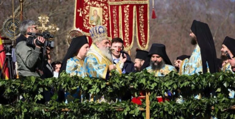 ndodh-per-here-te-pare-ne-nje-shekull/-liturgjia-dhe-bekimi-i-ujit-behen-ne-gjuhen-shqipe-ne-maqedonine-e-veriut