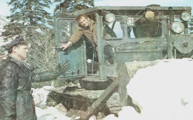 “ne-puke,-debora-arrin-ne-4-m.,-ne-lac,-era-rrezoi-21-shtylla-tensioni,-oretku-zuri-17-veta-ne-diber,-ne-lezhe-ngordhen-6500-zogj-pule,-vlora-u-permbyt…”/-zbulohen-raportet-sekrete-per-motin-e-keq,-dhjetor-‘73