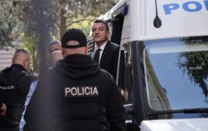 veliaj-padit-ne-administrative-presidencen-dhe-prokurorin-e-spak-qe-e-hetoi