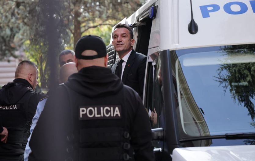 veliaj-padit-ne-administrative-presidencen-dhe-prokurorin-e-spak-qe-e-hetoi