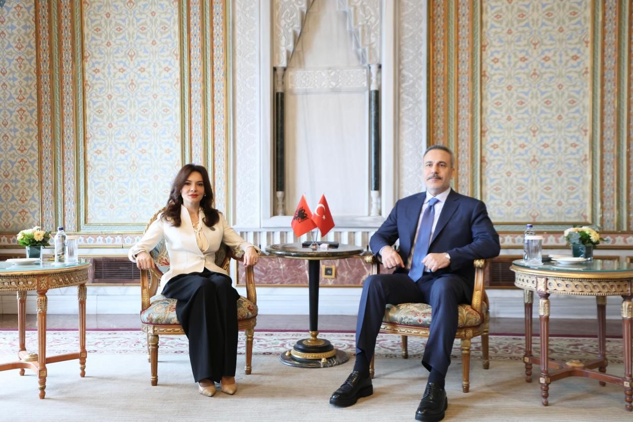 spiropali-pritet-ne-stamboll-nga-ministri-i-jashtem-turk:-partneriteti-strategjik-ne-rritje,-bashkepunim-per-organizimin-e-samitit-te-nato-s-ne-tirane