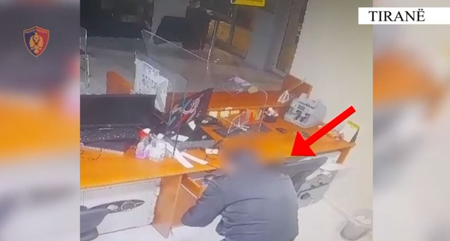vjedhje-ne-lokale,-poste-dhe…/-arrestohet-hajduti-serial-ne-tirane,-tentoi-te-grabise-edhe-filialin-e-nje-banke
