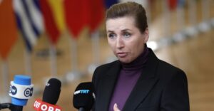 kryeministrja-daneze-udheton-drejt-groenlandes,-priten-bisedime-me-shba-ne-per-sigurine-e-arktikut