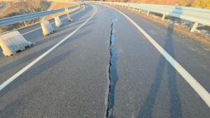 video/-kushtoi-260-mln-euro,-thellohet-skandali-ne-rrugen-qafe-plloce-qukes,-cahet-traseja-ne-lotin-e-dyte