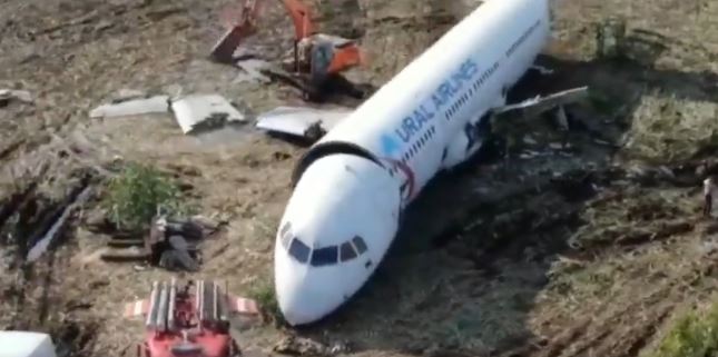 video/-e-pazakonte-ne-rusi!-piloti-shpeton-jeten-e-167-pasagjereve,-perballet-me-padine-prej-1.3-milione-dollaresh