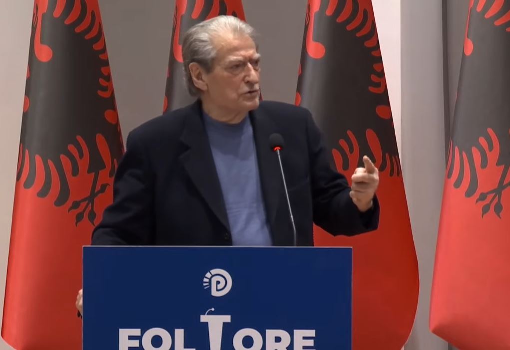 “gjithcka-mbaron-ne-kembet-e…”/-berisha-mban-foltoren-me-te-rinjte-e-frpd:-e-turpshme-ajo-qe-ndodhi-dje-ne-kushtetuese-per-belinden