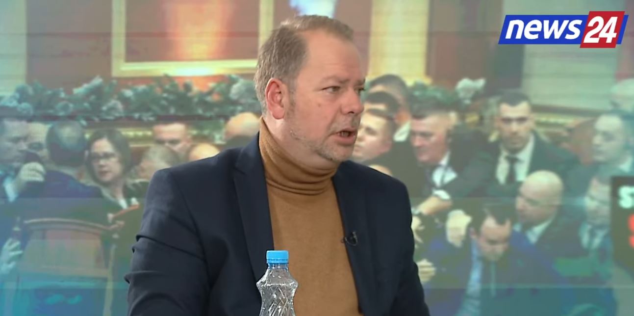 “e-ka-vene-perpara-kreun-e-pd”/-kulluri:-salianji-i-vetem-perballe-kryesise,-keshillit-kombetar-e-berishes-dhe-i-ka-mbushur-sallat-plot!