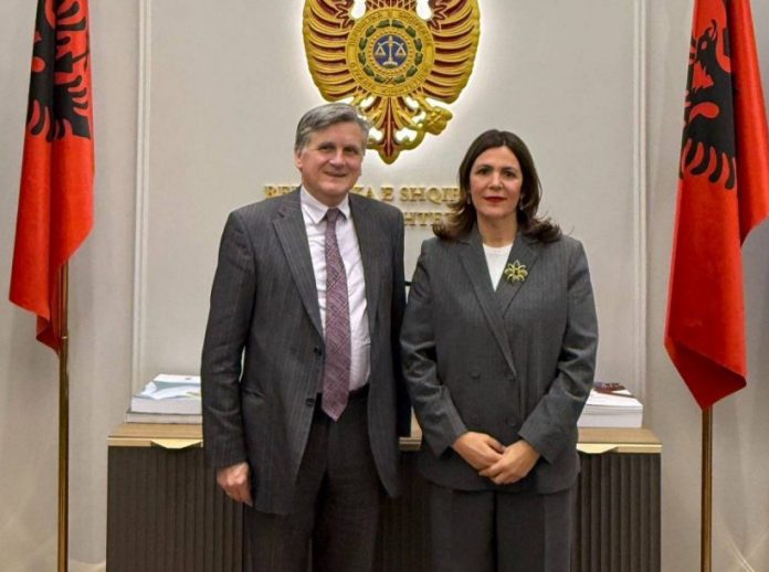 papajorgji-pret-ne-takim-ambasadorin-e-osbe,-michel-tarran:-gjykata-kushtetuese,-rol-thelbesor-ne-garantimin-e-shtetit-te-se-drejtes