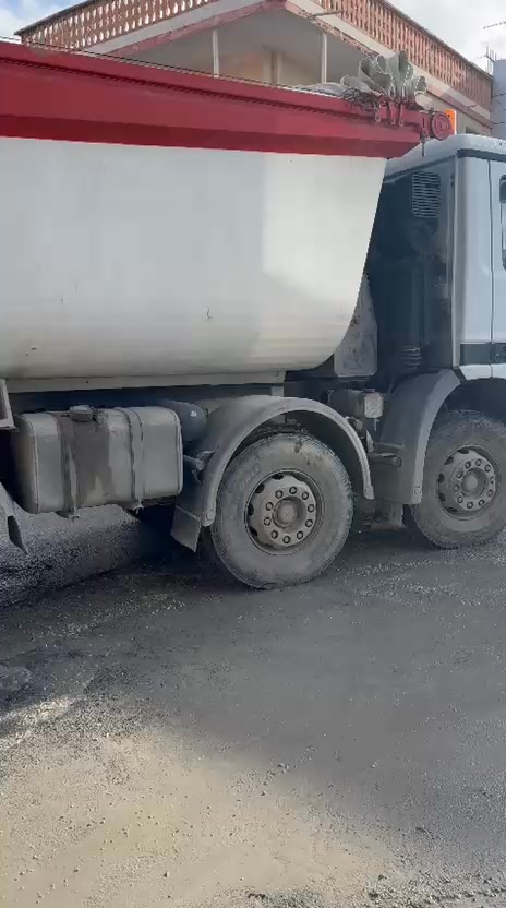 jemi-tek-porti-i-vlores,-ja-kete-shikojne-turistet-sapo-zbresin-ne-token-e-shqiponjave