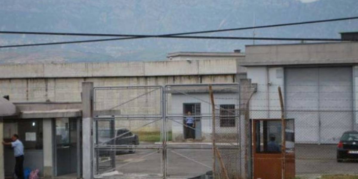 video/-rikonstruksioni-i-godines,-150-te-denuar-te-burgut-te-fushe-krujes-transferohen-ne-peqin-dhe-ne-durres.-policia-‘blindon’-rruget