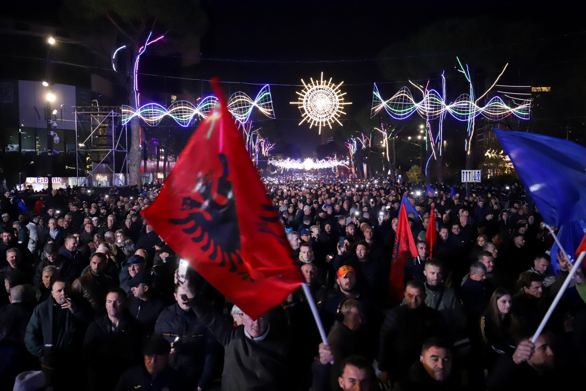 pd-sot-proteste-para-kryeministrise,-“blindohet”-tirana,-mbi-1300-police-ne-gatishmeri