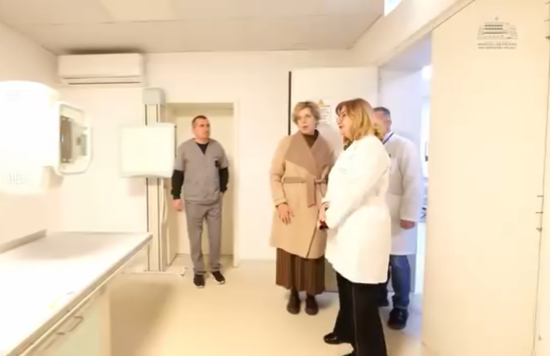 “ka-nisur-puna-per-rritjen-e-kapaciteteve-te-sherbimit-te-kimioterapise”/-ministrja-e-shendetesise-ne-spitalin-e-elbasanit