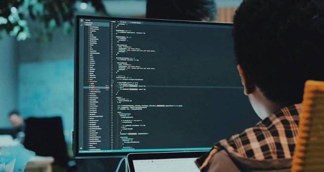 “do-vdes-ne-pune!”,-tashme-jo-vetem-batute/-32-vjecari-kinez-humb-jeten-nga-lodhja-e-madhe,-punonte-16-ore-ne-dite-dhe…