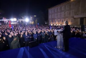 live-|-pd-proteste-kombetare-para-kryeministrise,-opozita-kerkon-doreheqjen-e-rames-dhe-ballukut