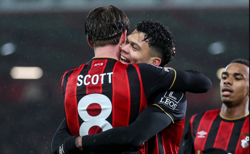 liverpool-zgjohet-ne-fund,-bournemouth-ben-spektakel-ne-pjesen-e-pare-(video)