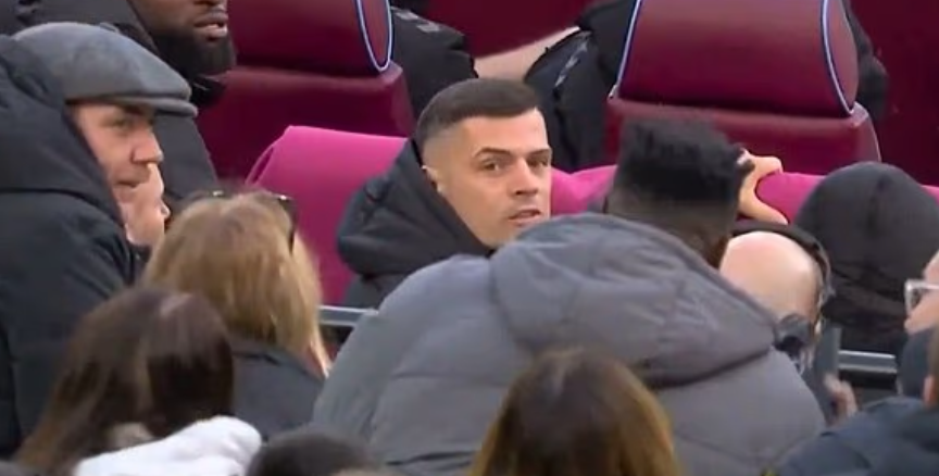 video/-xhaka-perplaset-ne-tribuna,-tension-i-madh-me-tifozerine,-cfare-ndodhi-ne-ndeshjen-e-premier-league?