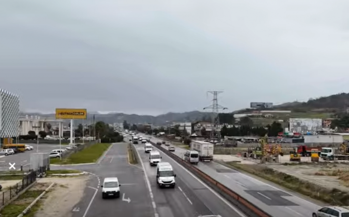 video/-drejtoria-e-burgjeve-publikon-pamje-nga-transferimi-i-142-te-denuarve-ne-burgjet-e-peqinit-dhe-durresit