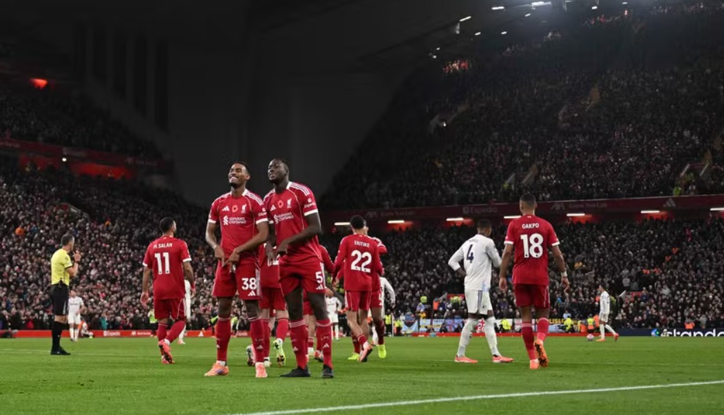 ylli-i-liverpool-drejt-tottenham-per-30-mln-euro,-slot:-nuk-falas-para-mikrofonit-per-transferimet