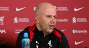 arne-slot-acaron-me-keq-tifozet,-gjen-justifikimin-banal-per-humbjen-ndaj-bournemouth