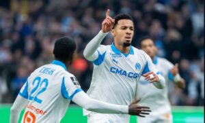 lens-bie-ne-“velodrome”-pas-10-fitoresh,-ethan-nwaneri-debuton-direkt-me-gol