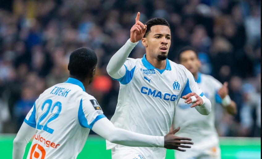 lens-bie-ne-“velodrome”-pas-10-fitoresh,-ethan-nwaneri-debuton-direkt-me-gol