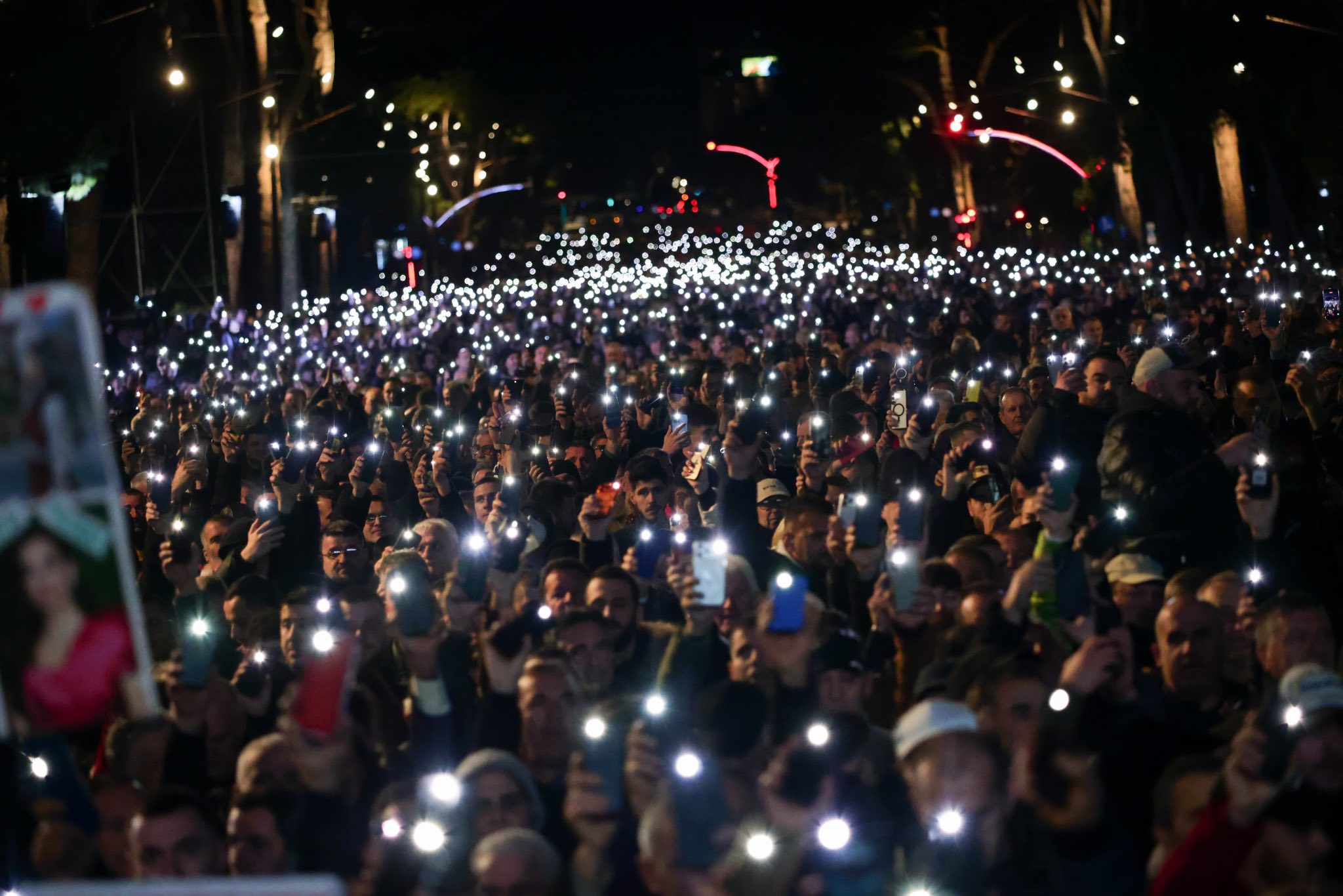 protesta-kombetare-e-pd,-berisha:-uragani-i-djeshem-lebetiti-ramaduron-dhe-kalbesiren-rilindje!