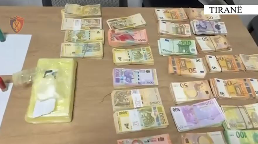 emrat/-u-kapen-me-mbi-1-kg-kokaine!-arrestohen-3-persona-ne-tirane,-u-gjenden-mbi-120-mije-euro,-miliona-leke-dhe-paunde