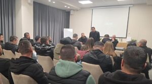 “qeveria-me-hajdute-e-europes”/-lapaj-ne-berat:-rama-dhe-ministrat-e-tij,-ne-dosjet-qe-vertetojne-abuzimet-me-fondet.-me-31-janar-masivisht-ne-shesh